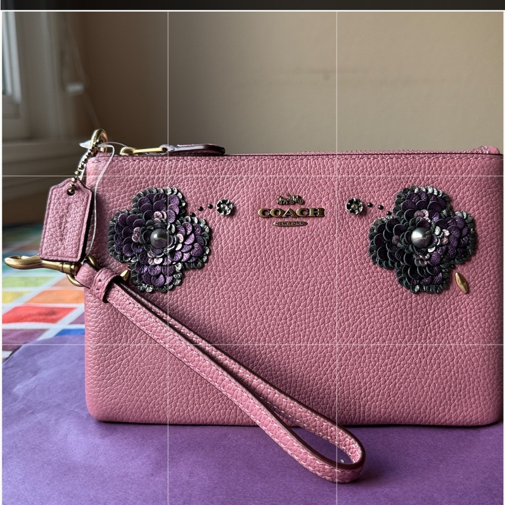 🌸❤️🌸 COACH PINK WRISTLET WITH FLORAL EMBELLISHMENT 🌸❤️🌸 - Picture 4 of 16